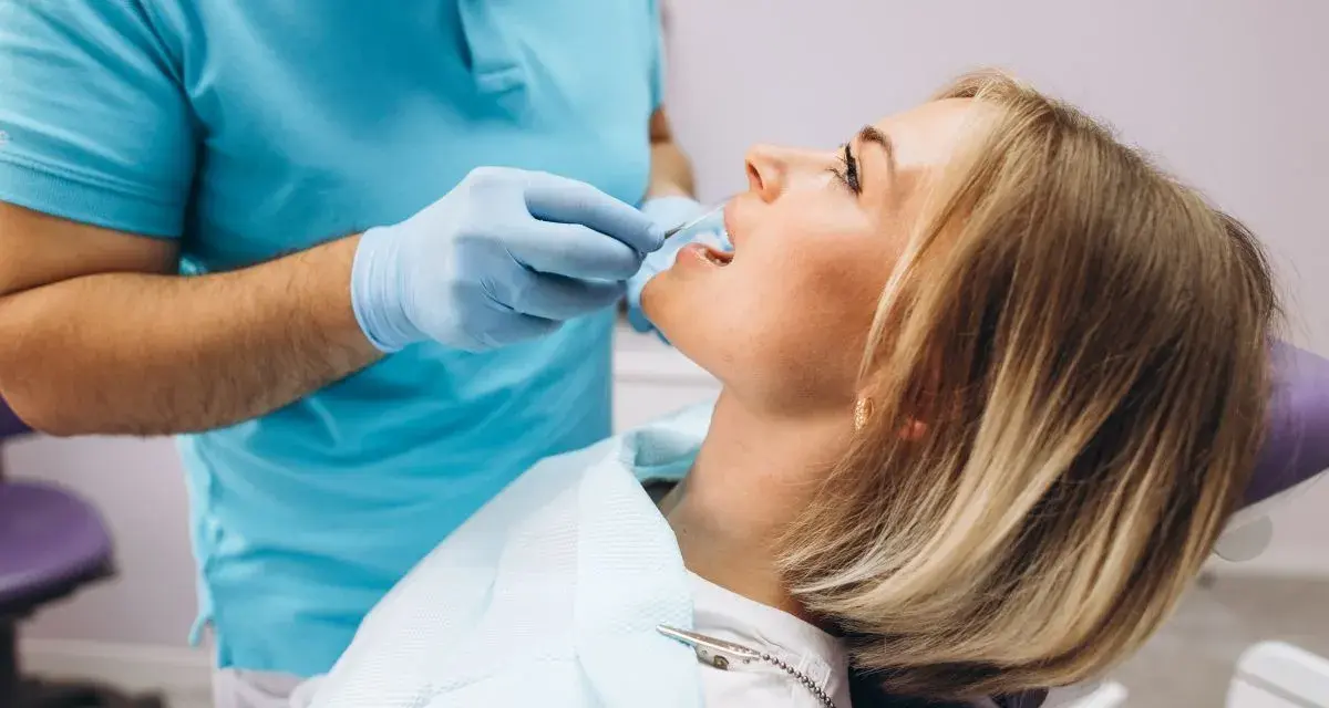 Ból zębów? Natychmiastowa ulga i kiedy pilnie do dentysty