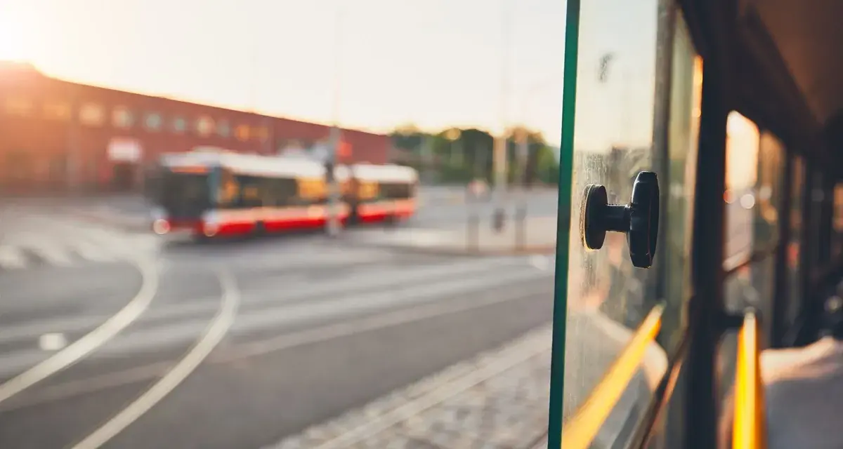 Ile pali bus? Realne spalanie, modele i sposoby na oszczędność