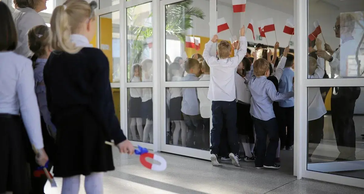 NNW szkolne: Obowiązkowe? Co kryje polisa? Wybierz mądrze!