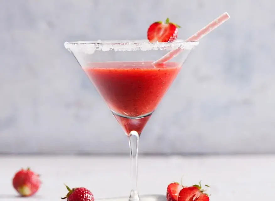 Truskawkowe Daiquiri: 4 składniki, 4 przepisy na lato!