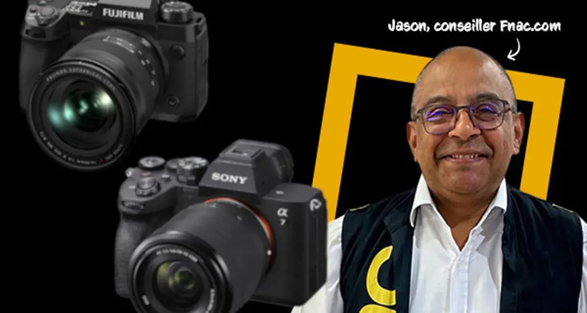 Jason, conseiller Fnac.com, présente deux appareils photo hybrides : un Fujifilm et un Sony.