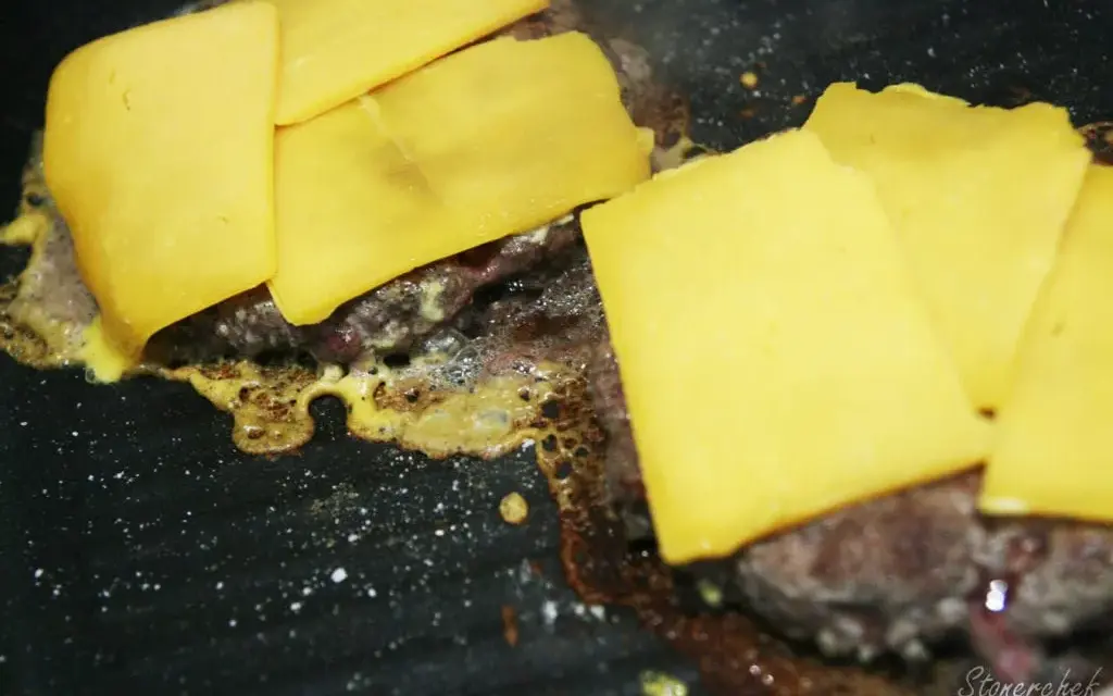 Jaki ser do burgera? Odkryj sekrety idealnej topliwości i smaku