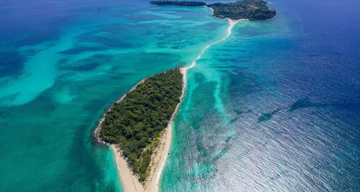 Rajskie plaże i turkusowa woda na Madagaskarze. Idealne miejsce na zwiedzanie i relaks.