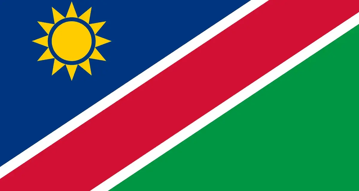 Flaga Namibii z żółtym słońcem. Marzysz o podróży? Sprawdź, czy potrzebna jest namibia wiza.