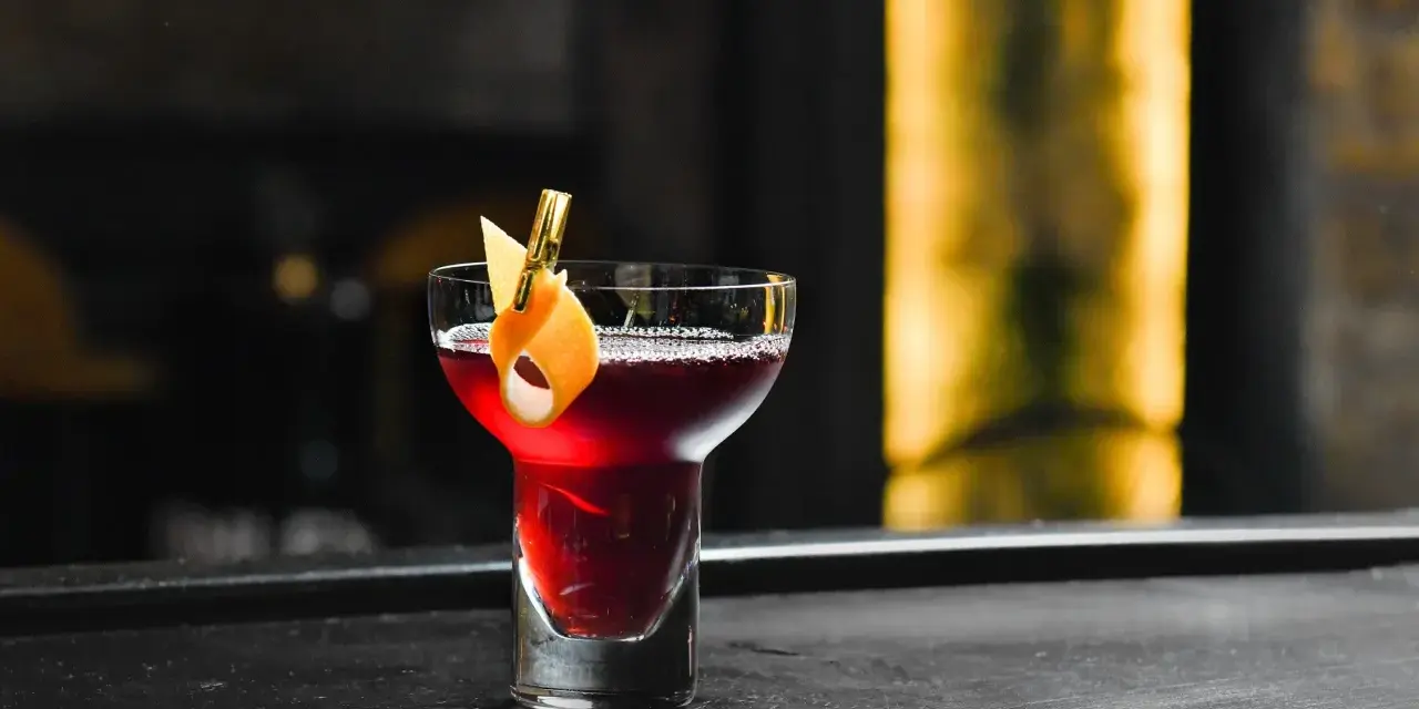 Przepisy na drinki z whiskey: łatwe, klasyczne i zaskakujące