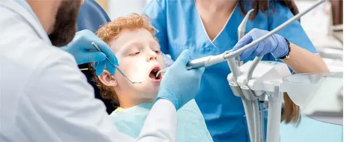 Czy dentysta to lekarz? Poznaj prawdę o zawodzie dentysty w Polsce