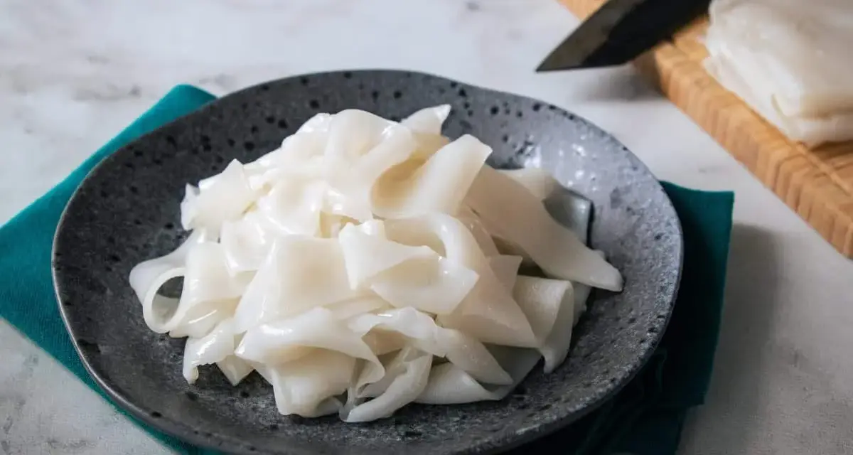 Gotowy do przygotowania pyszny makaron ryżowy. Ten prosty przepis na makaron ryżowy zachwyci każdego.
