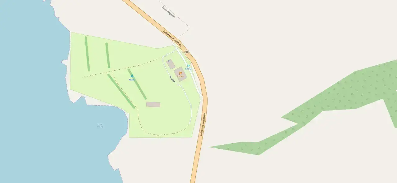 Mapa kempingu Kozica nad wodą, z drogą Jadranska magistrala, parkingiem i budynkami.