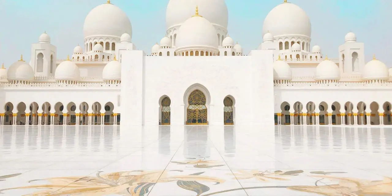 Abu Dhabi: Oltre il lusso. Attrazioni imperdibili e consigli