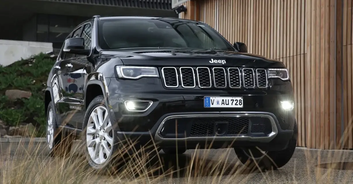 Ile waży Jeep Grand Cherokee? Zaskakujące różnice w wagach modeli