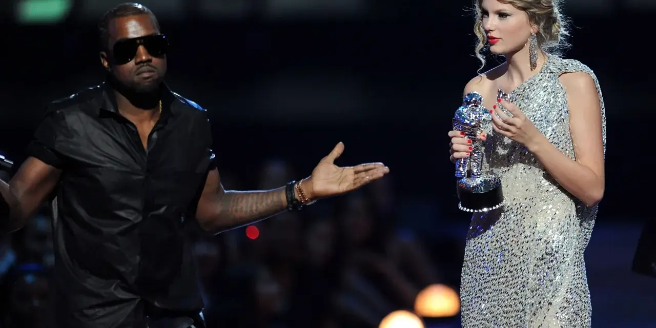 Kanye West przerywa przemówienie Taylor Swift na gali MTV.