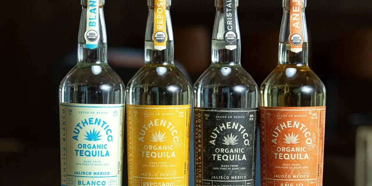 Tequila Silver czy Reposado do Margarity? Cztery butelki organicznej tequili: Blanco, Reposado, Cristalino i Añejo.