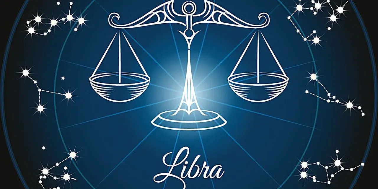 Waga, symbol zodiaku, otoczona konstelacjami. Waga symbolizuje równowagę, a jej obecność w horoskopie często zapowiada zmiany po pannie w zodiaku.