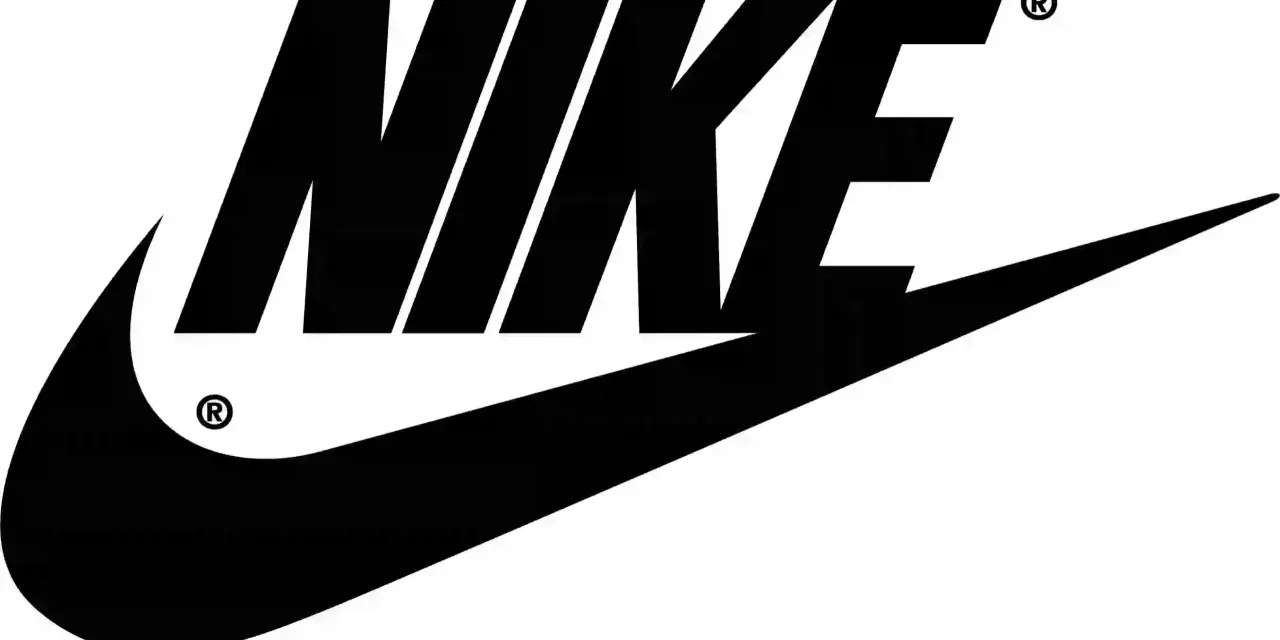 Czarny znak Nike z charakterystycznym "swooshem" i literami.