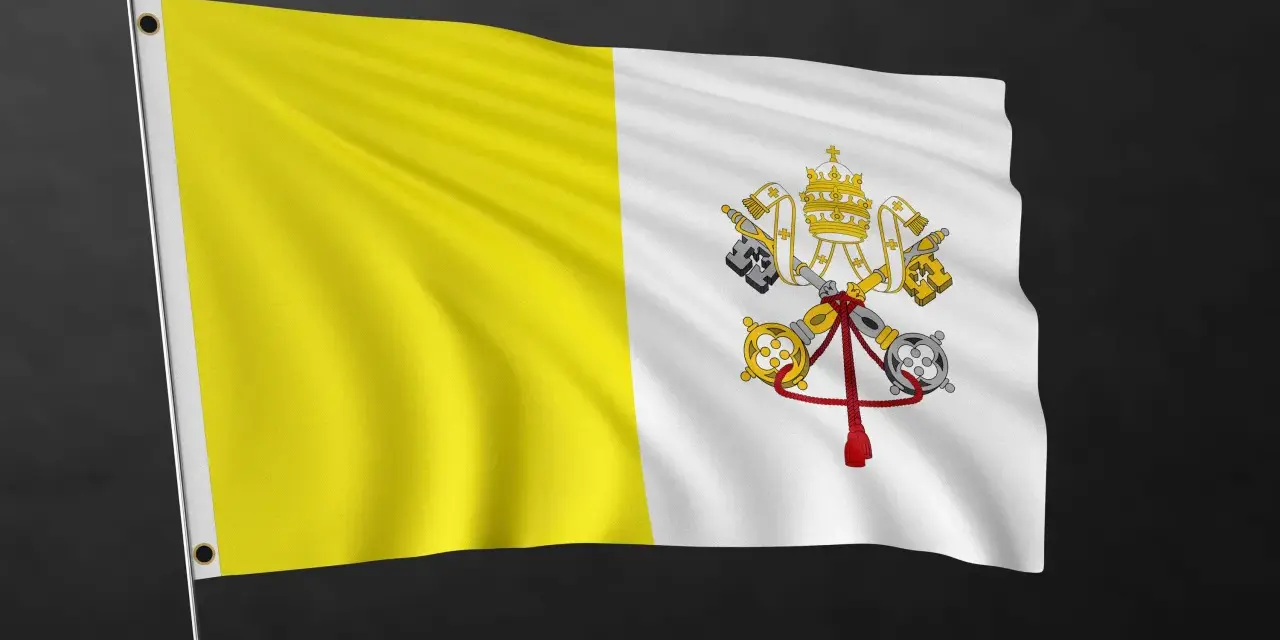 Flaga Watykanu z dwoma pionowymi pasami: żółtym i białym. Na białym pasie znajduje się herb Watykanu z kluczami i tiarą.