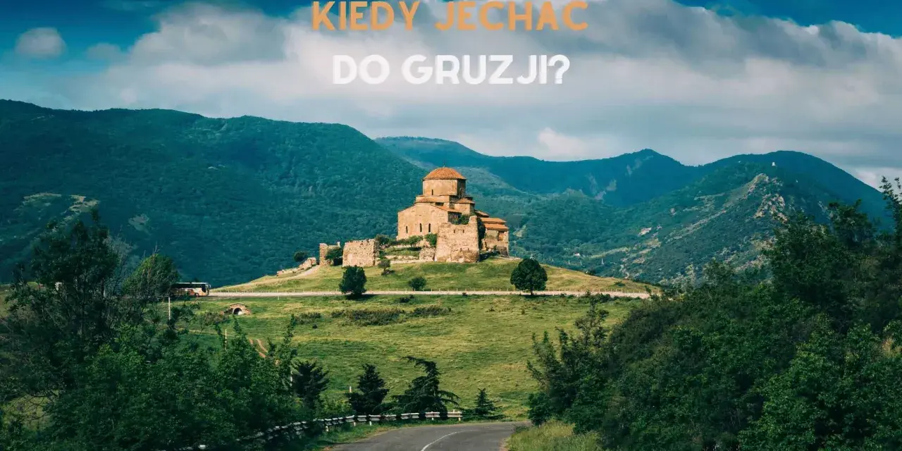 Droga do gruzińskiego klasztoru na wzgórzu. Piękna pogoda sprzyja zwiedzaniu.