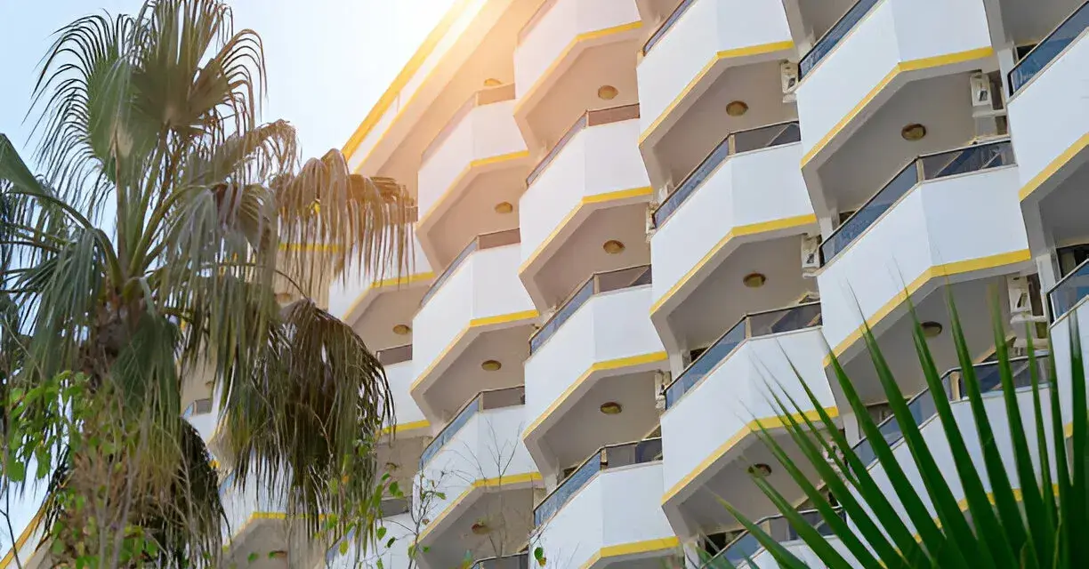 Doba hotelowa: Jak liczyć noclegi i uniknąć ukrytych kosztów?