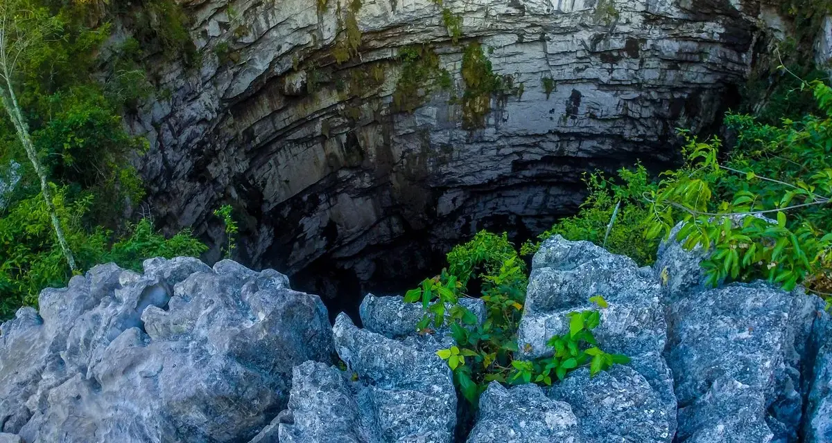 Sótano de las Golondrinas: Guía definitiva y aventura en el abismo