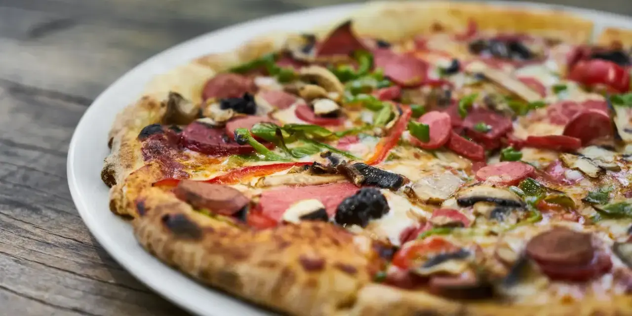 Kiedy jest Dzień Pizzy? Daty, promocje i ulubione smaki!