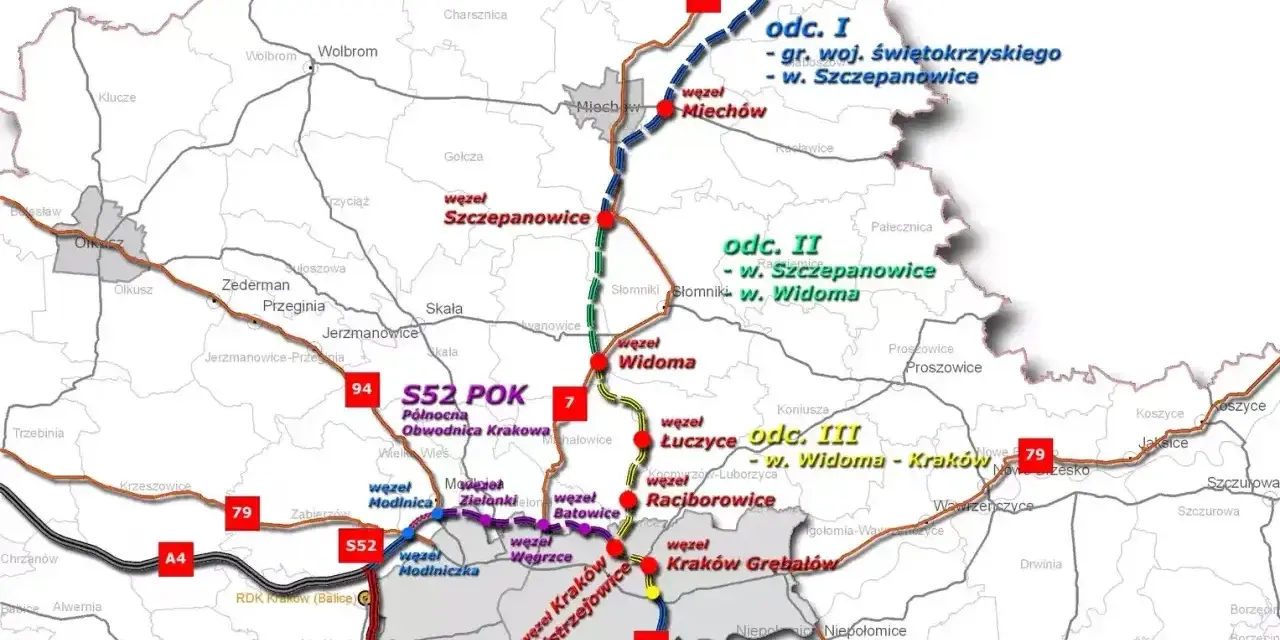Mapa przedstawia przebieg drogi ekspresowej S7 i S52, z zaznaczonymi odcinkami, węzłami i miejscowościami.