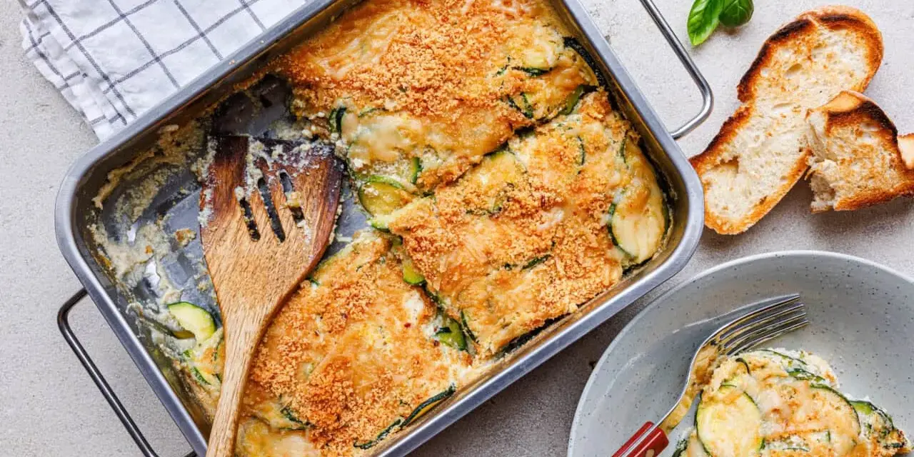Herzhafte Zucchini-Auflauf-Rezepte schnell aus dem Backofen. Mit knuspriger Kruste und cremigem Käse.