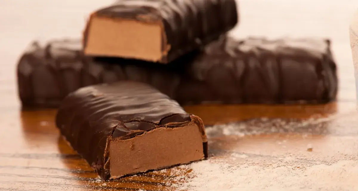 Baton proteinowy przed czy po treningu – kiedy przyniesie lepsze efekty?