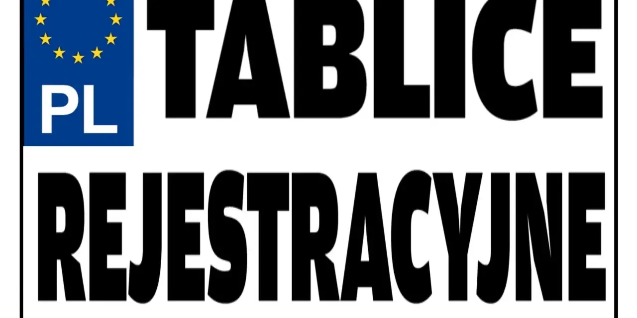 Tablice rejestracyjne z symbolem PL i gwiazdami UE. Napis "TABLICE REJESTRACYJNE" na białym tle.