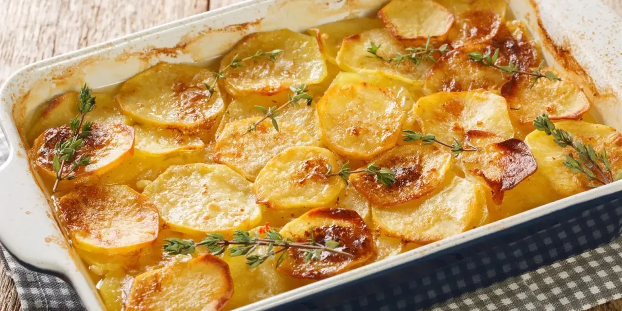 Idealny sos do zapiekanki ziemniaczanej? 6 przepisów i porady!