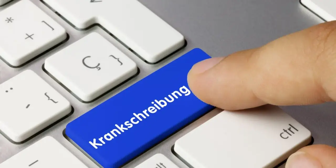 Finger drückt blaue Taste mit "Krankmeldung" für eine E-Mail.