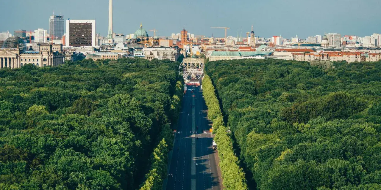 Berlin: Fernsehturm, Reichstag & Tiergarten. Tolle **things to do this weekend**!
