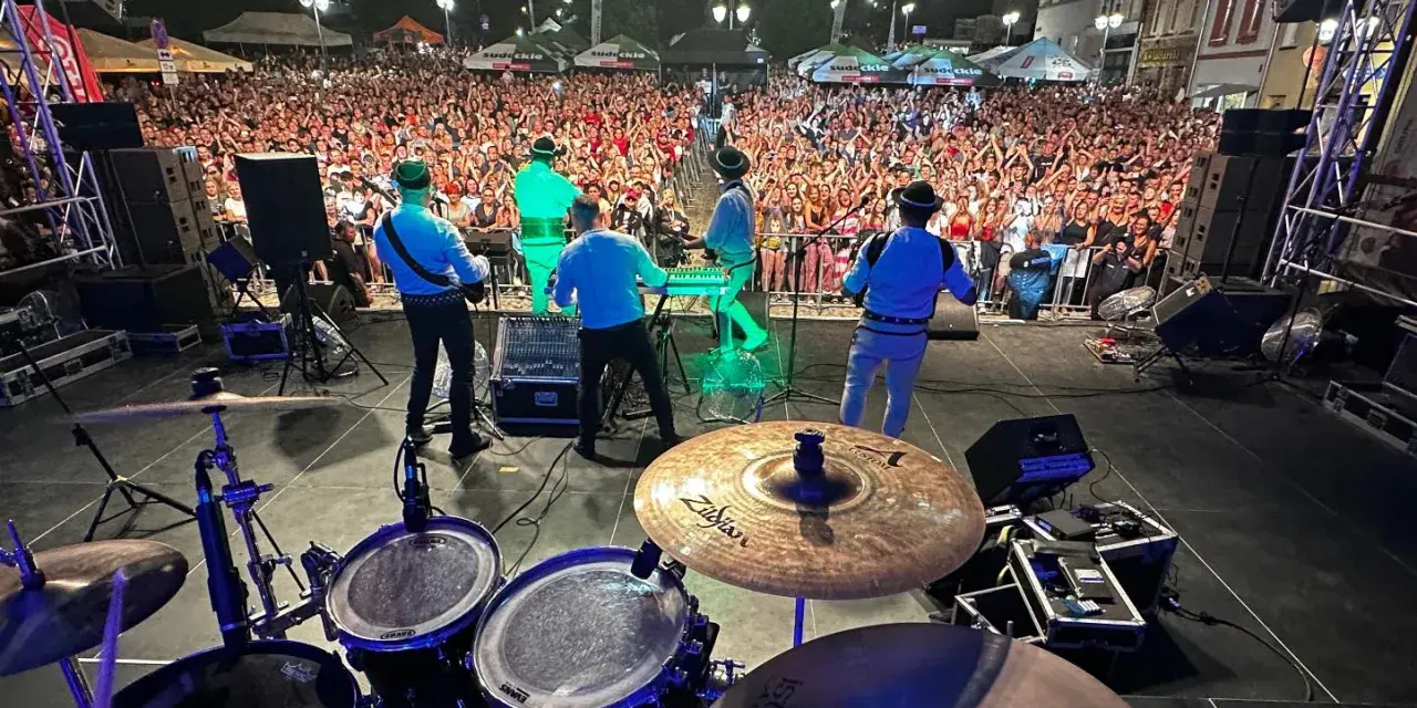 Koncert zespołu Baciary na żywo, tłumy szaleją! Skąd są Baciary? Z Podhala, a ich muzyka porywa wszystkich!