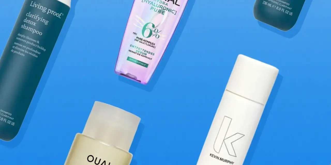 Verschiedene Shampoos und Sprays, die gegen fettige Haare helfen. Darunter Living Proof, L'Oréal Elvital und Kevin Murphy.