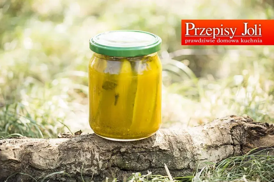 Jak zrobić chrupiące ogórki w curry? Sprawdzony przepis!