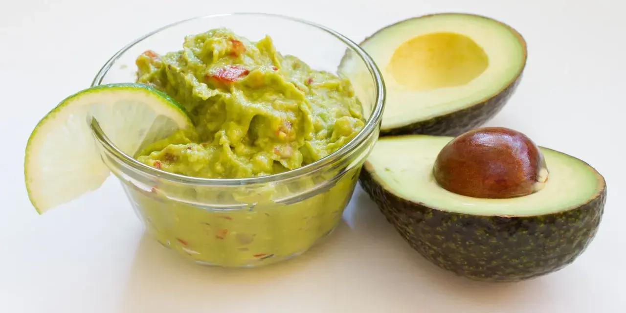 Idealne guacamole: przepis, wybór awokado i jak nie sczernieje!