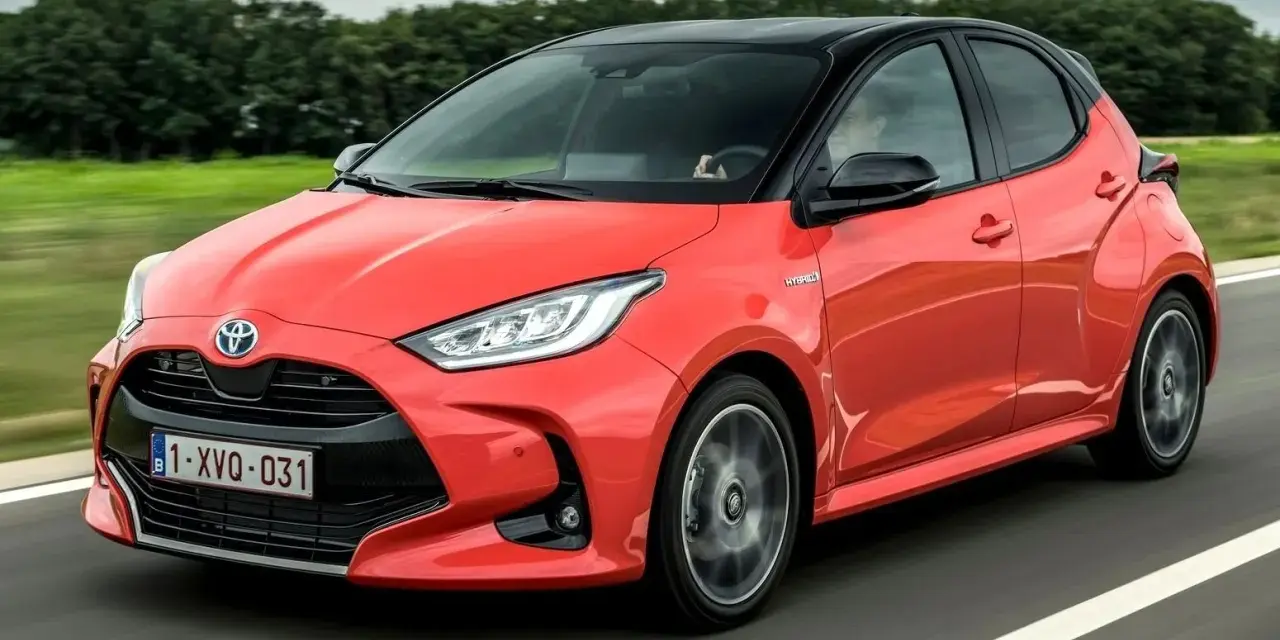 Czy Toyota Yaris Hybrid to dobry wybór? Zobacz zalety i wady