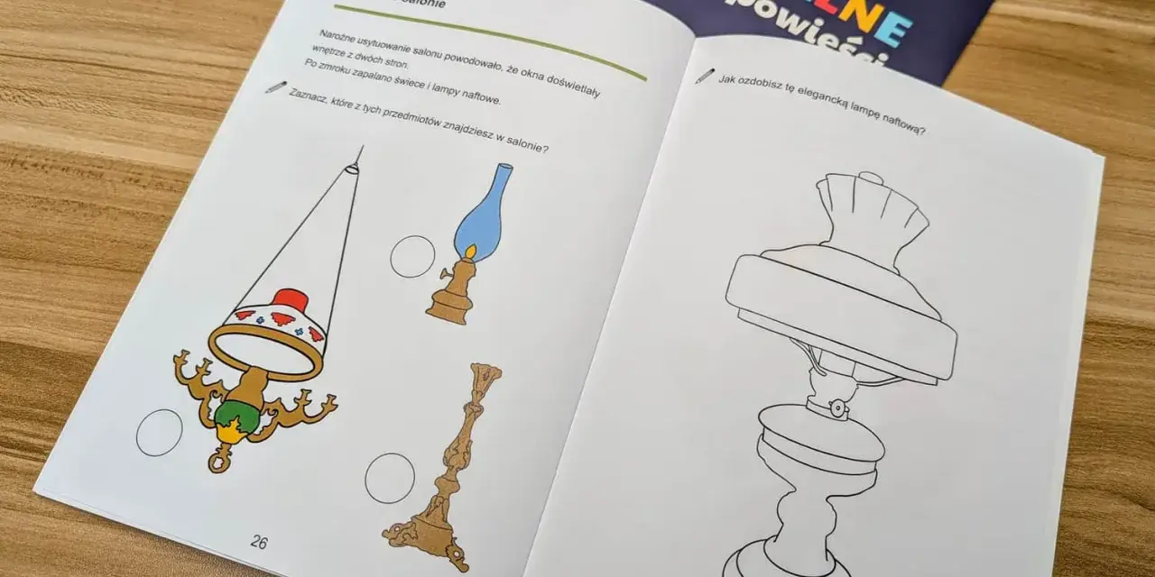 Książka z zadaniami dla dzieci, na stronach rysunki świec i lamp naftowych, zachęcające do nauki i zabawy.