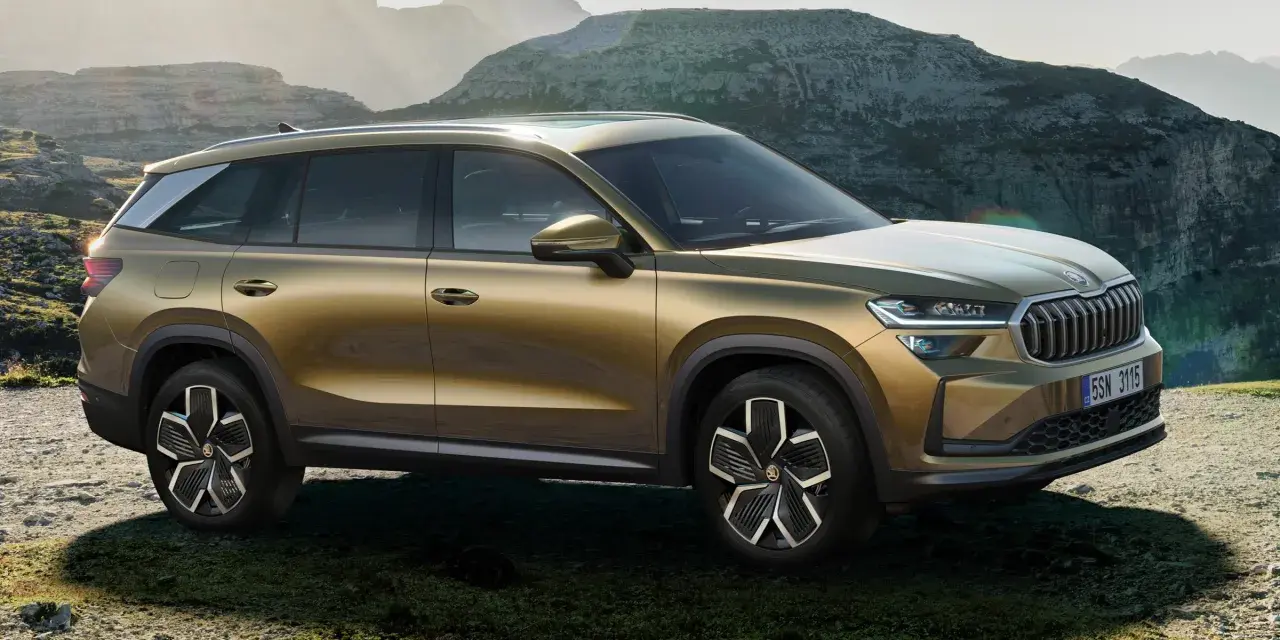 Złoty Skoda Kodiaq na tle górskich krajobrazów. Sprawdź aktualną Skoda Kodiaq cenę i odkryj przygodę!