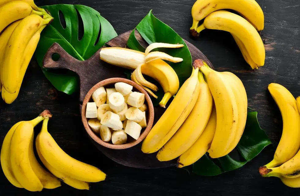 Ile kalorii ma banan? Kaloryczność, IG i wpływ na Twoją dietę