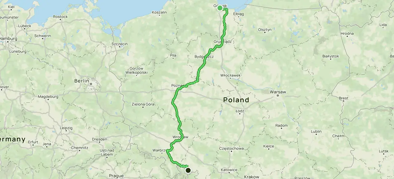 Trasa rowerowa EuroVelo 9 biegnie przez Polskę, łącząc Gdańsk z Czechami, mijając po drodze Bydgoszcz, Poznań i Wrocław.