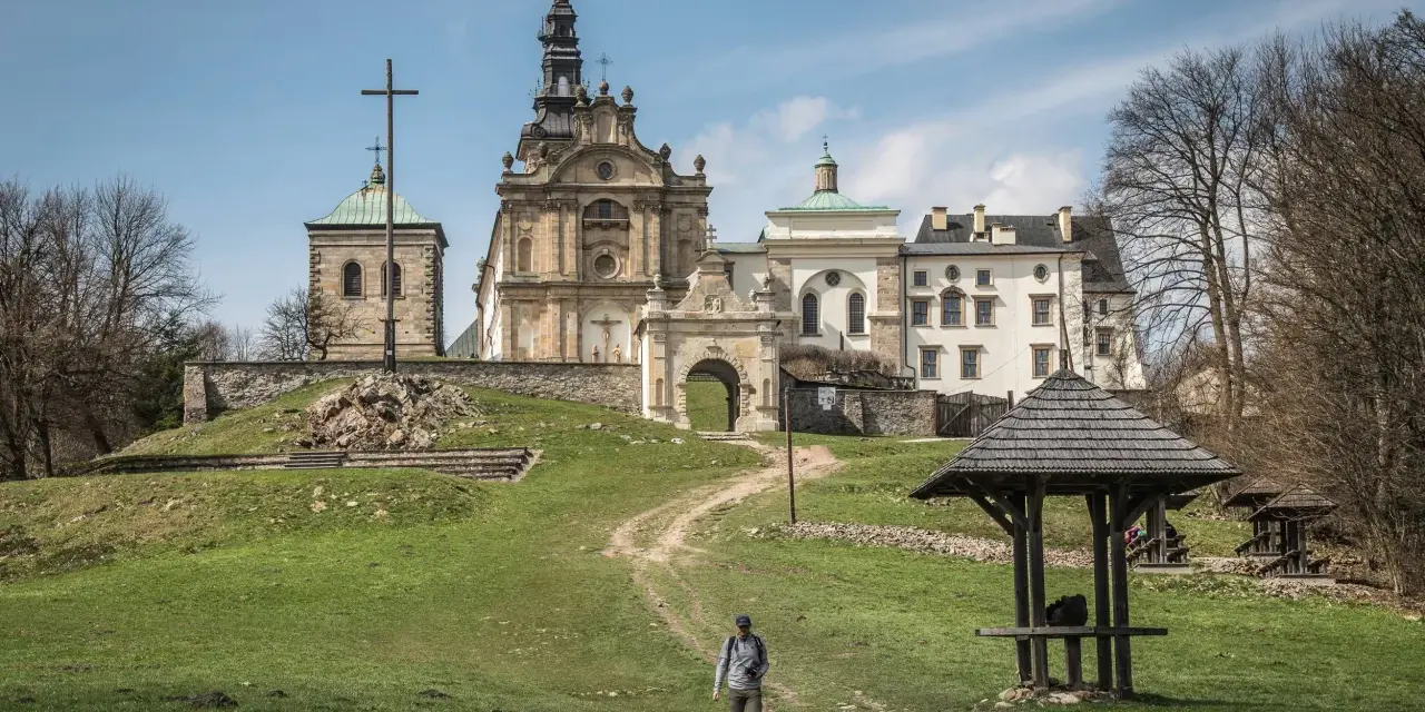 Świętokrzyskie: Atrakcje, Zamki i Szlaki. Zaplanuj Wycieczkę!