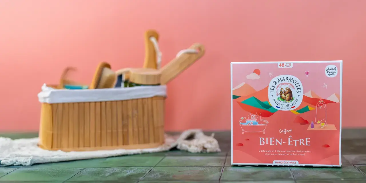 Un coffret "Bien-être" avec une tisane pour digérer le soir. Idéal pour se détendre et boire chaud après un bon repas.