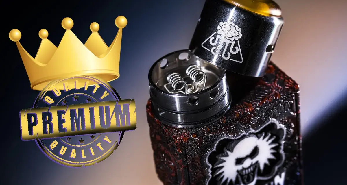 Vaper mod de alta calidad con calavera y corona dorada.