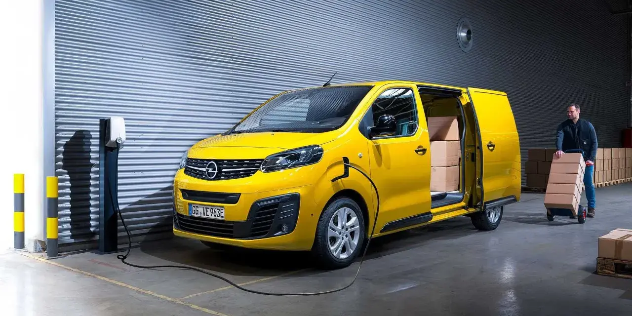 Opel Vivaro: Pojemność baku (70-100L), AdBlue i baterii Vivaro-e