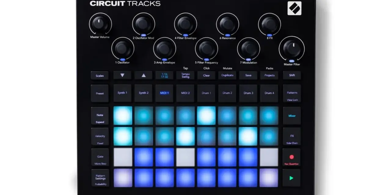 Novation Circuit Tracks – czarny kontroler MIDI z podświetlanymi padami, idealny do tworzenia muzyki elektronicznej.