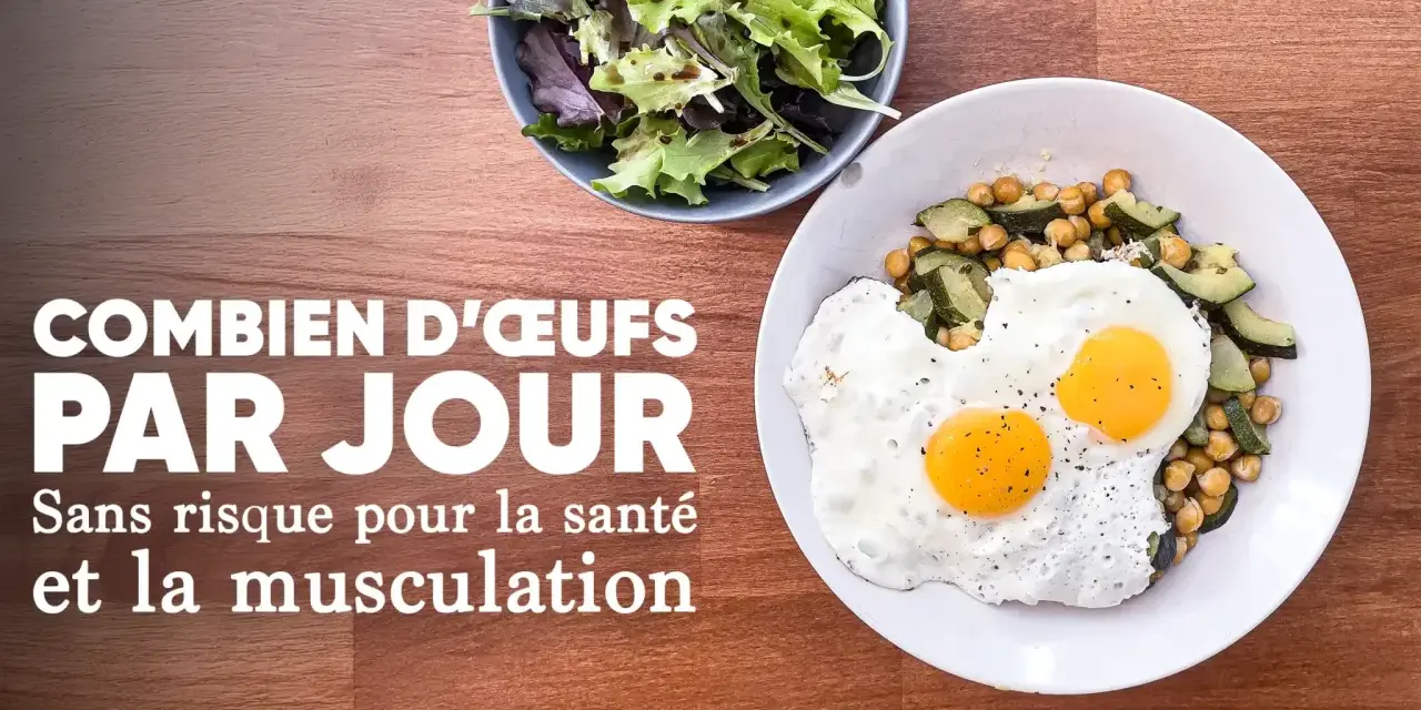 Deux œufs au plat sur un lit de pois chiches et courgettes, avec une salade. Le texte interroge : combien d'oeuf par jour pour la santé et la musculation.