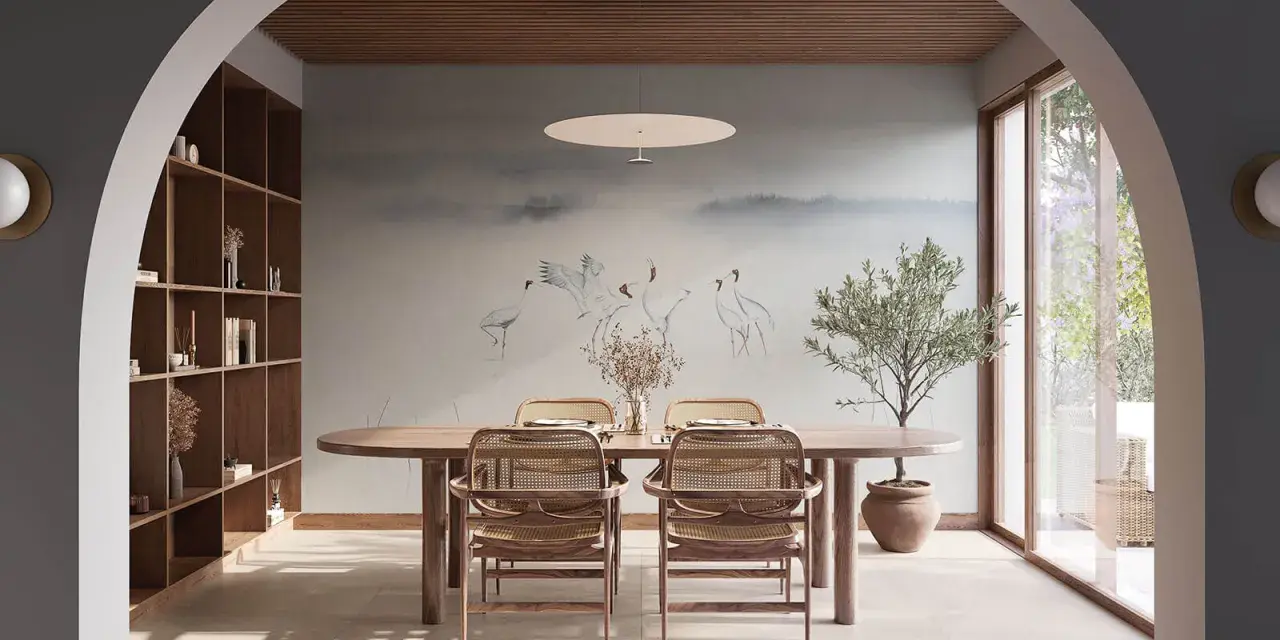 Comedor con mural de grullas y árbol de olivo, creando un ambiente de feng shui sereno y natural.