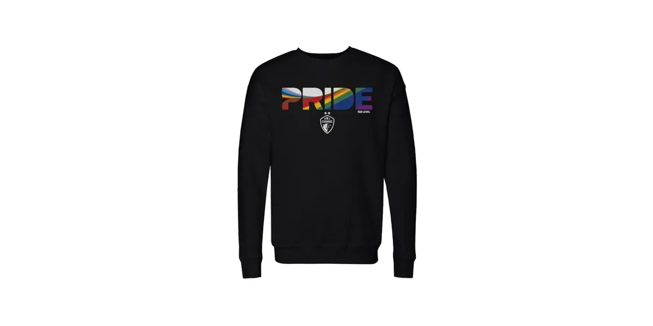 Czarna bluza z napisem "PRIDE" w tęczowych barwach i logo Octagon.