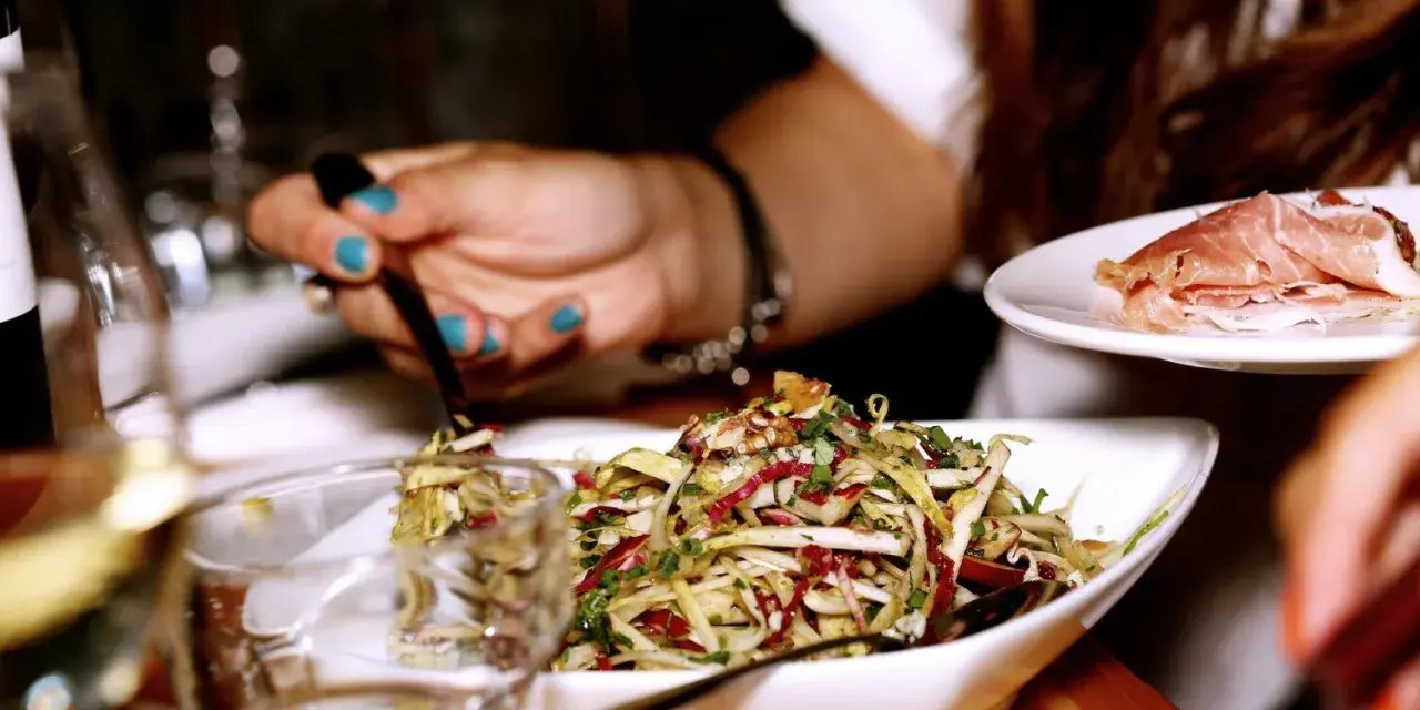 Gdzie zjeść w Zielonej Górze? Odkryj najlepsze lokale gastronomiczne