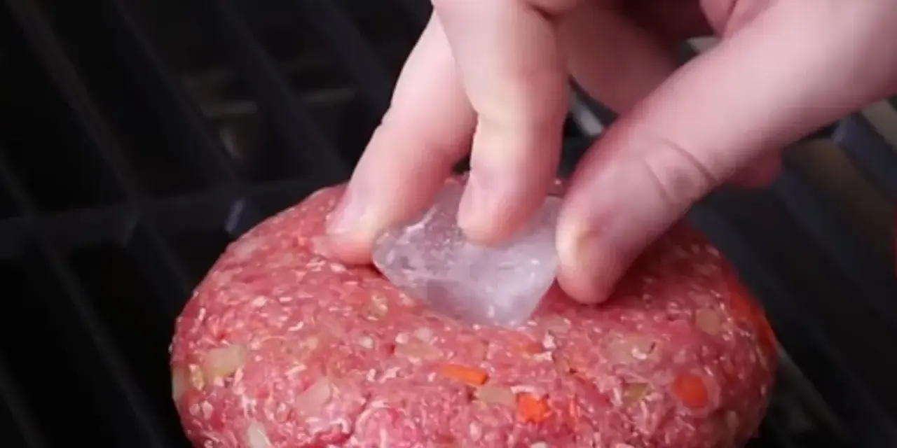 Myśląc o idealnym burgerze: Jak zrobić soczyste mięso w domu?