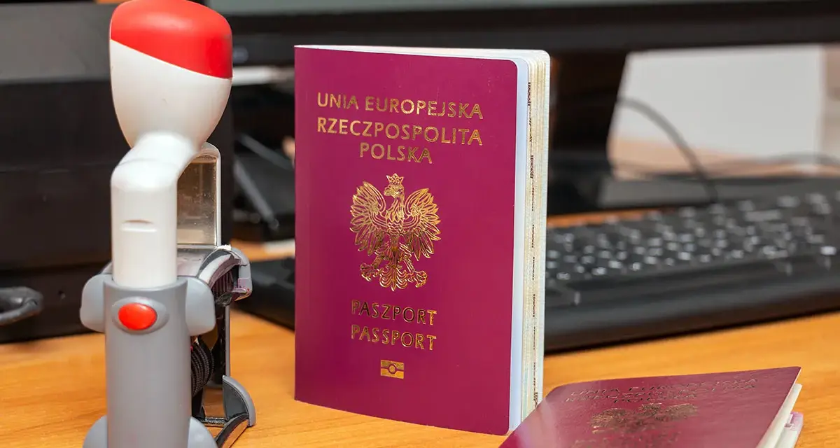 Ile kosztuje zgoda na paszport u notariusza? Sprawdź ukryte opłaty